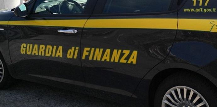 Novi, azienda non rispetta lo stop e continua a produrre abiti. Attività sospesa