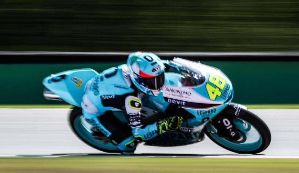 Lorenzo Dalla Porta in gara in una corsa nella passata stagione di Moto3