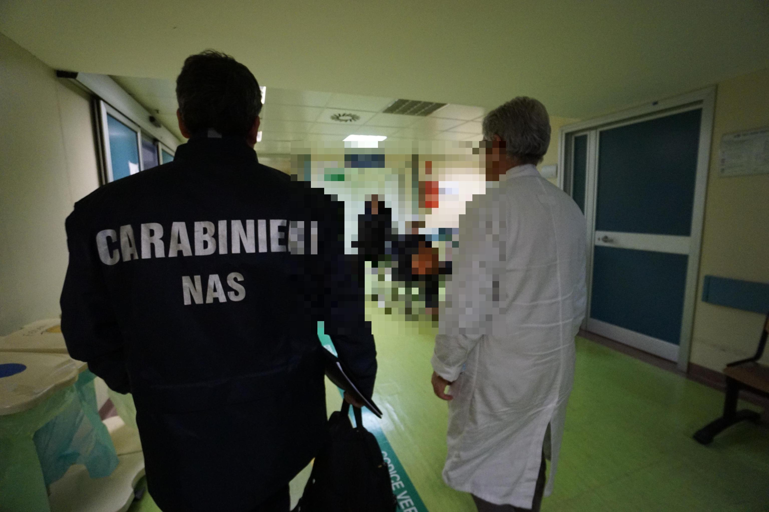Coronavirus, donna positiva va al market a Sassari: bloccata dai carabinieri