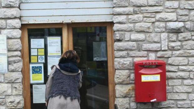 Centinaia di persone senza ufficio postale Sale la protesta