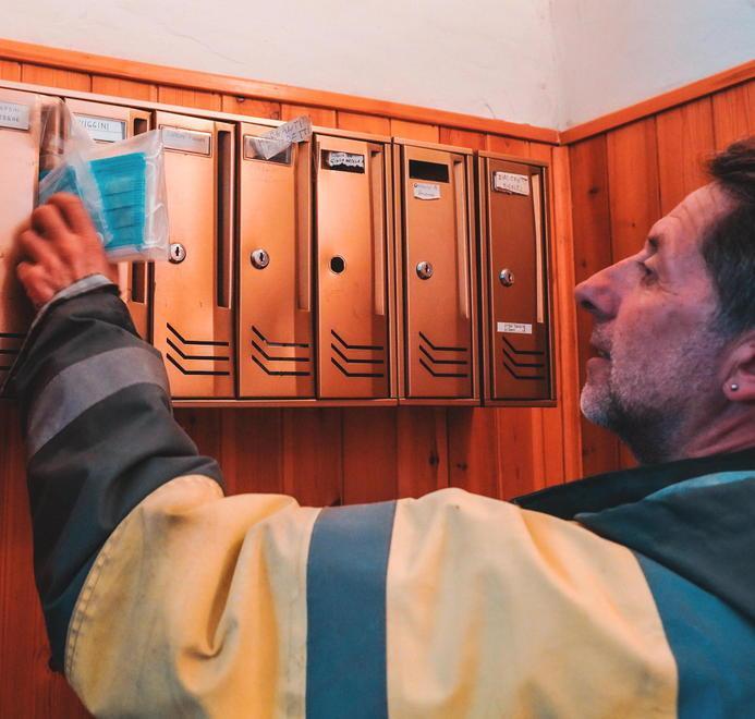 Già imbustate oltre 25.000 mascherine in via Solferino c’è stata la prima consegna 