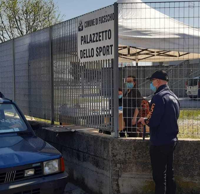 “Drive-in sociale” al palasport i buoni pasto si ricevono in auto 