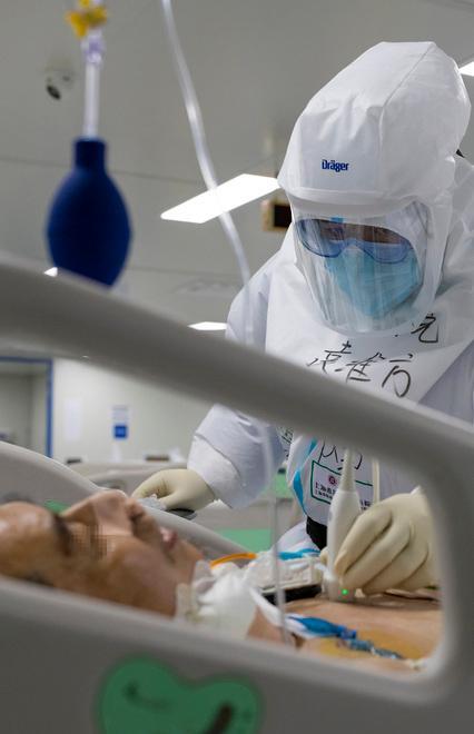 Per l’economia regionale 320 milioni Mille euro ai sanitari in prima linea 