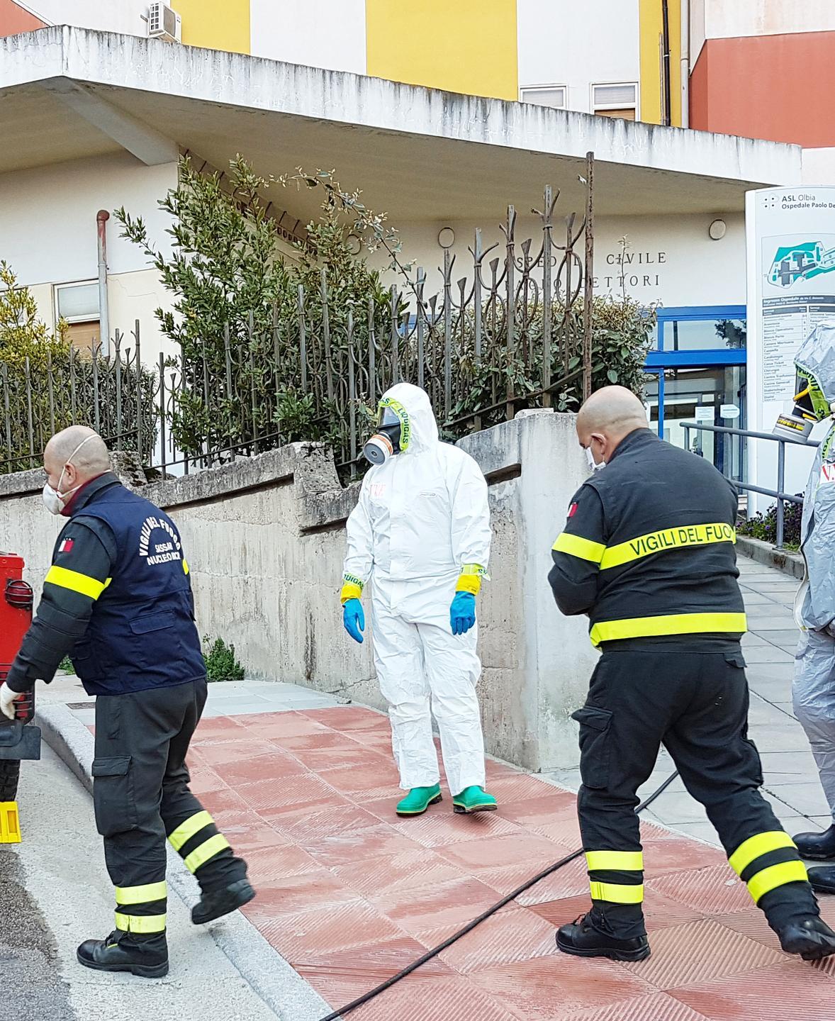 Sanificazione: al lavoro i vigili del fuoco e la protezione civile