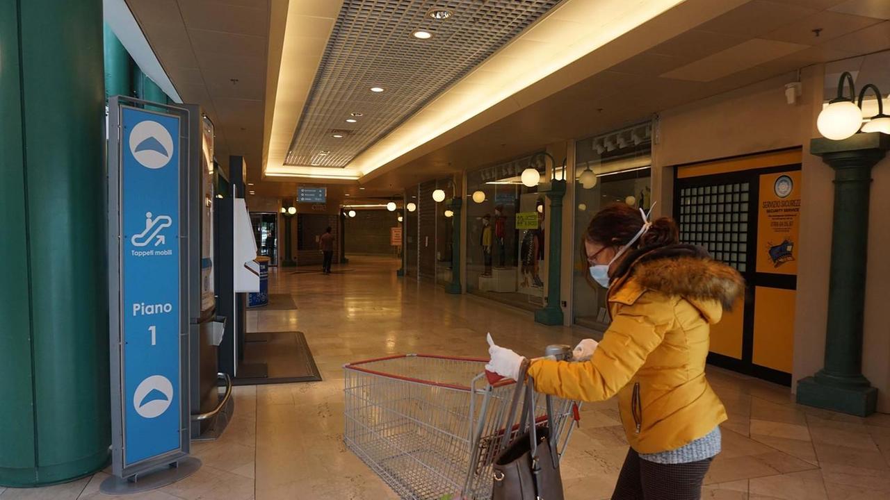 Mascherine introvabili molti ricorrono al fai da te