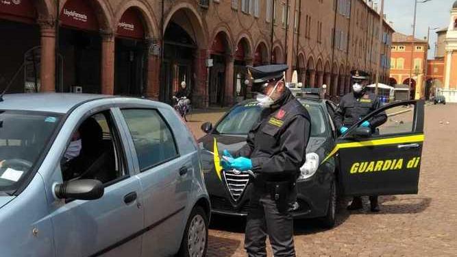 Carpi. Farmacia vende mascherine con un rincaro del 600% La Finanza le sequestra