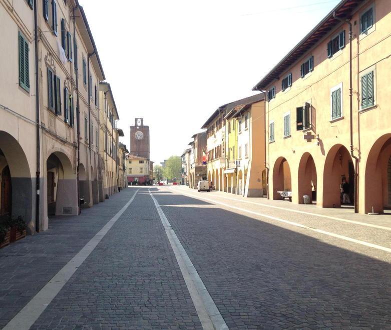 Il centro di Cascina deserto in questi giorni di emergenza coronavirus  (Foto Franco Silvi)
