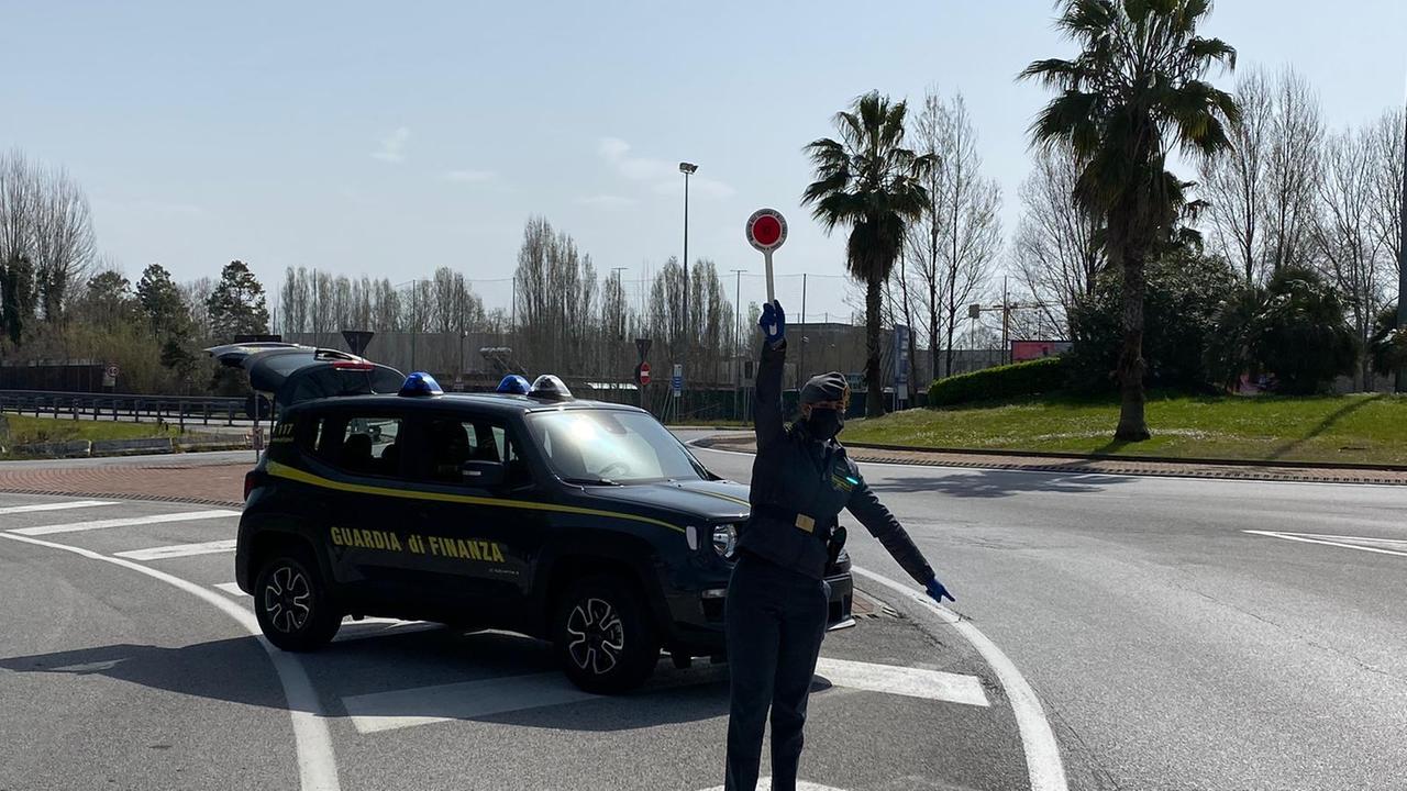 La Finanza scova centro massaggi cinese aperto a Viareggio