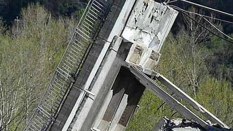 L’ipotesi choc: «Spostiamo il nuovo ponte da un’altra parte»