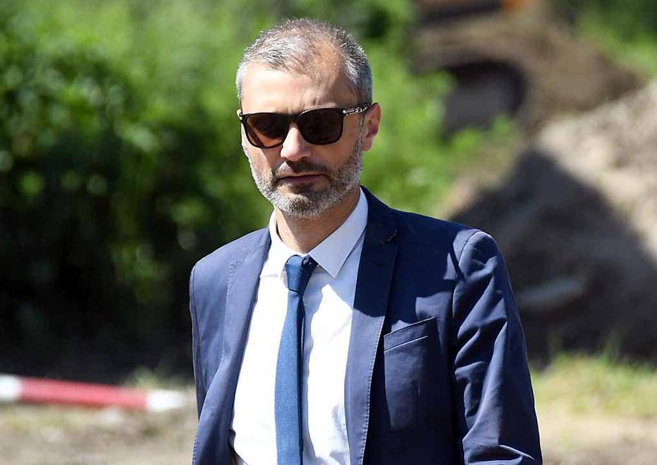 Collegamenti spezzati, territori divisi Prima soluzione: passare da Podenzana 