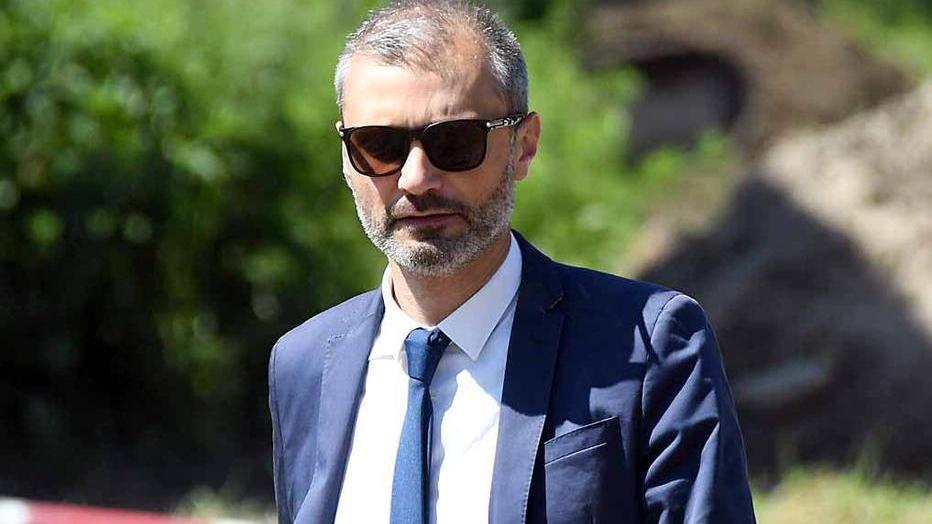Collegamenti spezzati, territori divisi Prima soluzione: passare da Podenzana