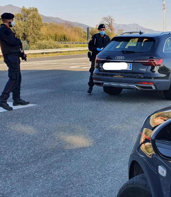 Da Bologna a Massa per trovare il fidanzato: multata dai carabinieri