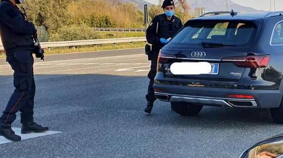 Da Bologna a Massa per trovare il fidanzato: multata dai carabinieri