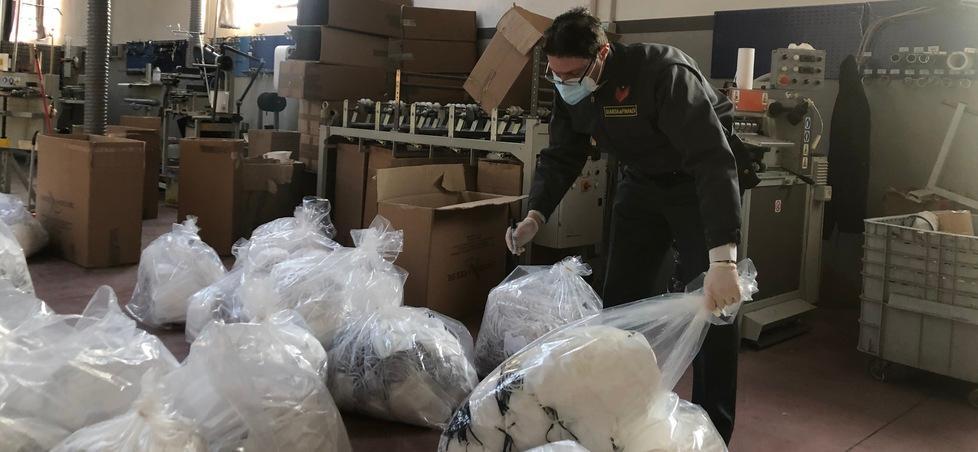 Sequestrate dalla Finanza trentanovemila mascherine 