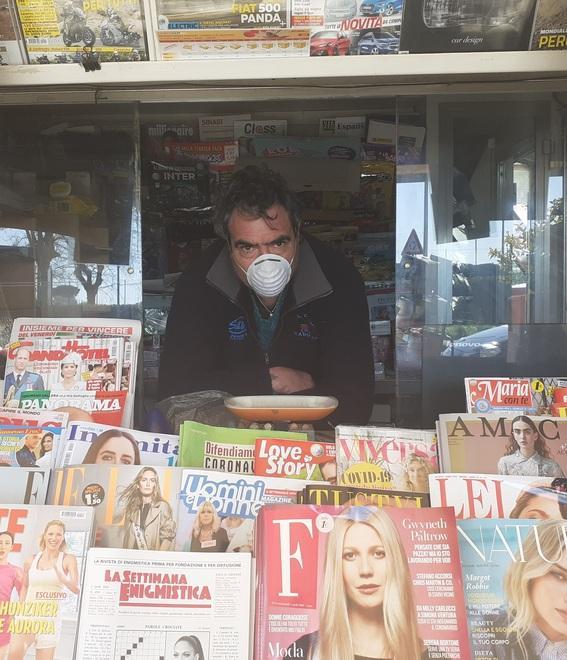  L’edicolante di Lido: «Resistiamo in attesa che torni la normalità» 