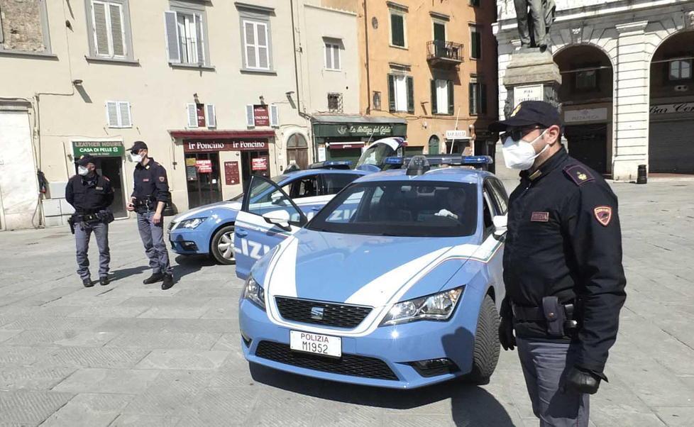 «Non sali, sei contagioso» Mamma respinge il figlio, era con il marito separato 