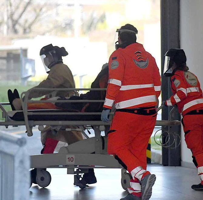Uccisa dal Covid 13 giorni dopo il marito e a Pistoia muore una donna di 84 anni 