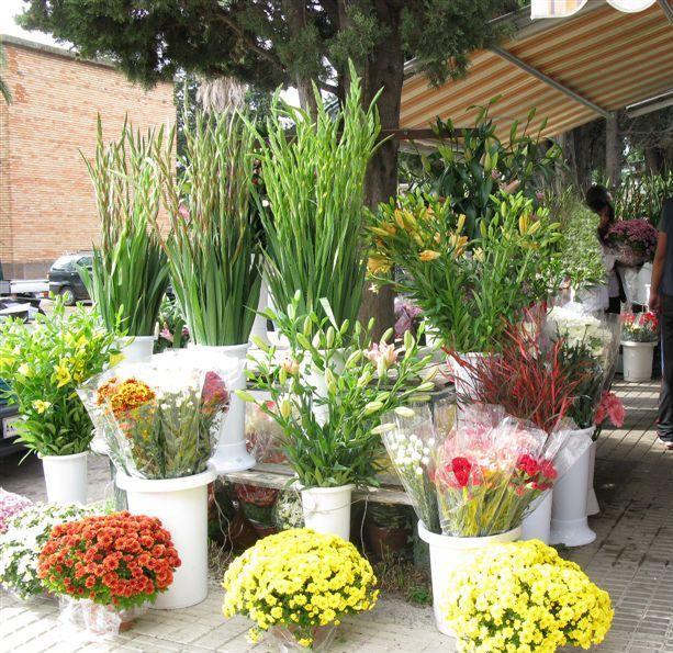 Fiori al cimitero, consegne per Pasqua 
