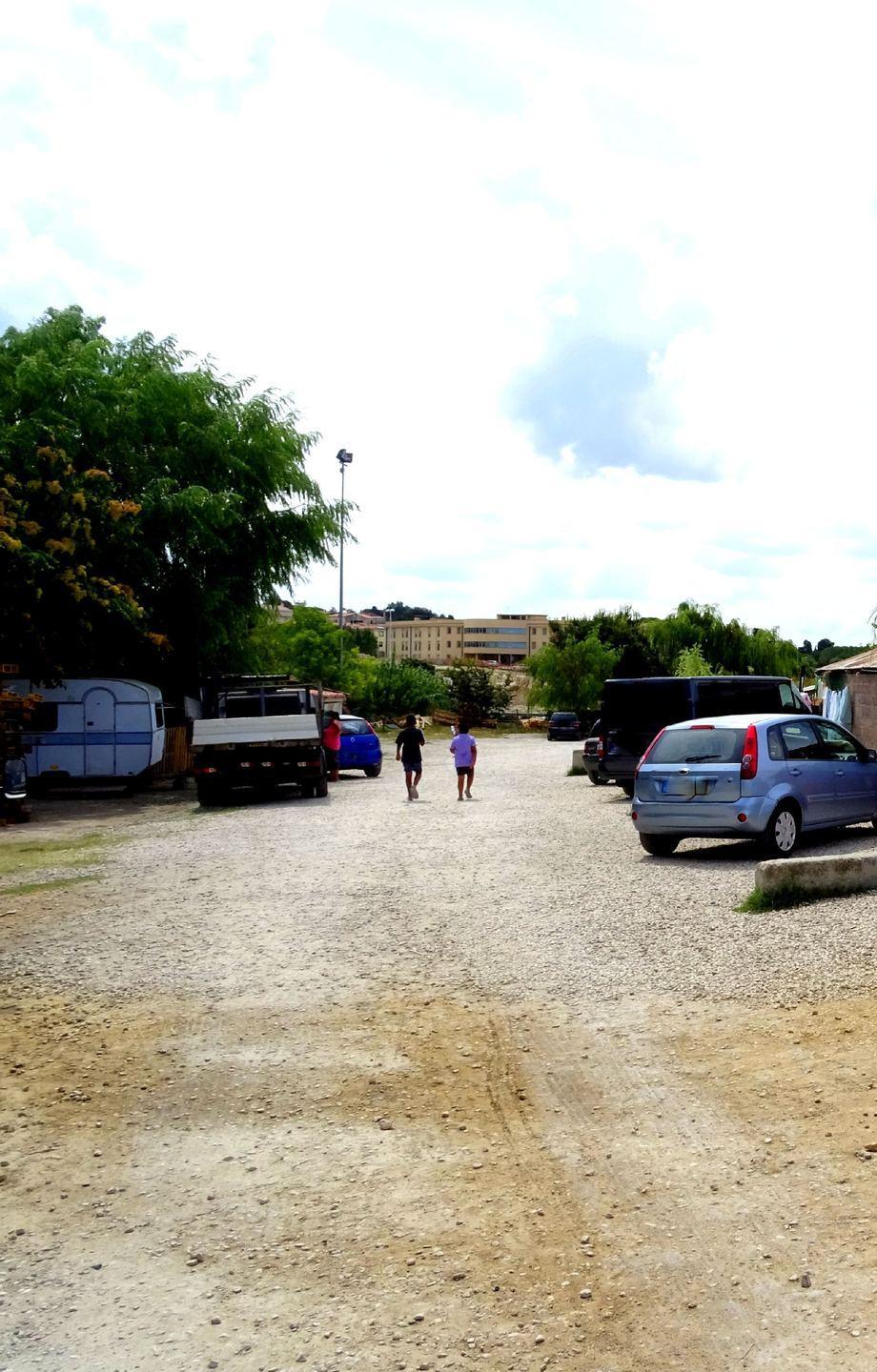 Campo nomadi, slitta la chiusura 