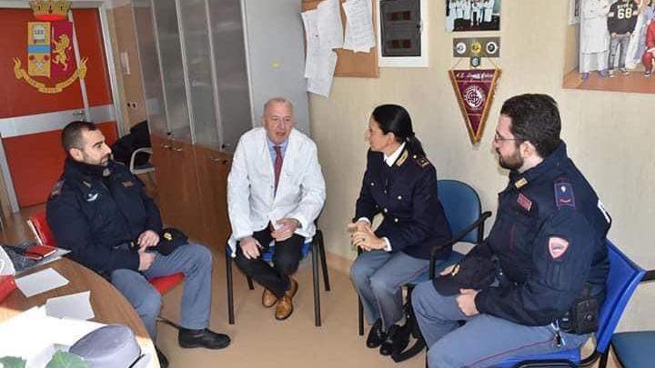 I poliziotti ricevuti in ospedale
