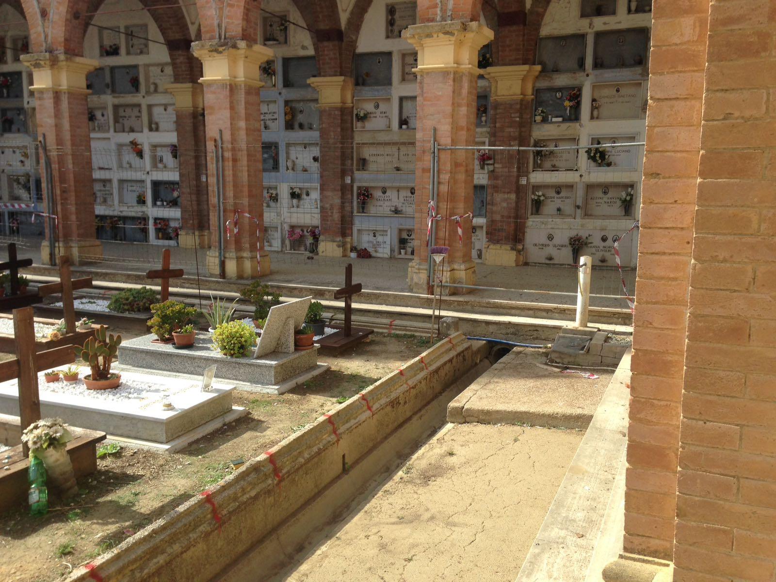 Il cimitero di Sterpeto (Foto d'archivio)