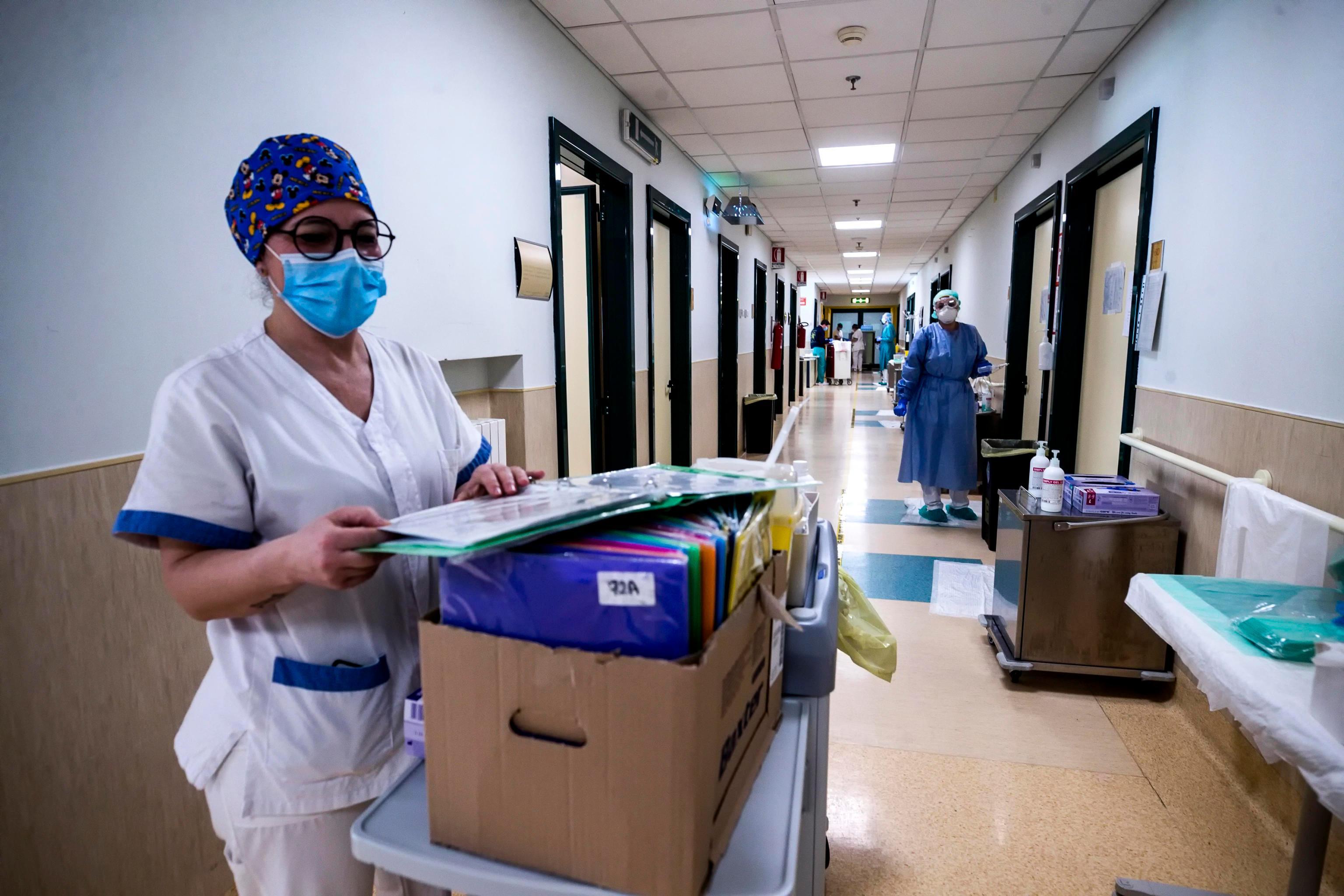 Sono 231 i nuovi casi positivi in Toscana: i ricoveri si confermano in calo 