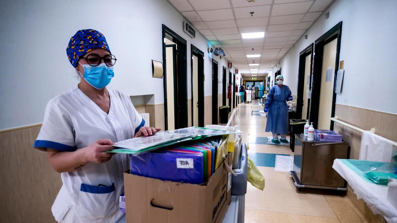 Sono 231 i nuovi casi positivi in Toscana: i ricoveri si confermano in calo