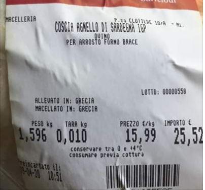 In vendita in un market milanese un agnello sardo Igp allevato in Grecia