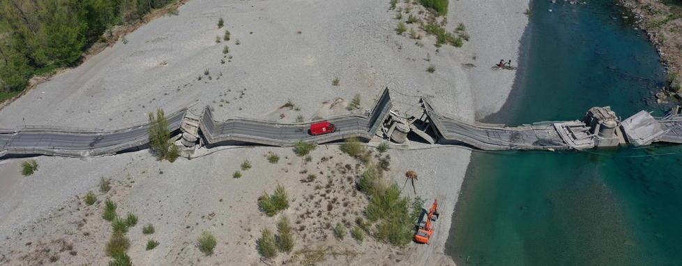Più “punti di innesto” La procura individua come si è sbriciolato il viadotto di Albiano 