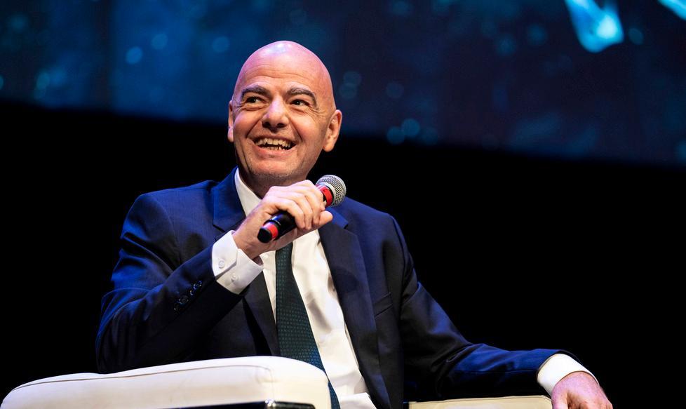 Ma il presidente Infantino è chiaro: «Se ci sono rischi non si può ripartire»