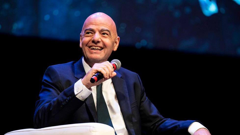 Ma il presidente Infantino è chiaro: «Se ci sono rischi non si può ripartire»