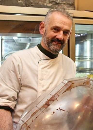 Una gustosa colomba alle amarene