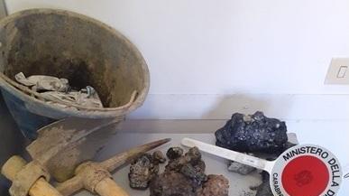 Entrano nell’area mineraria per rubare pirite ed ematite
