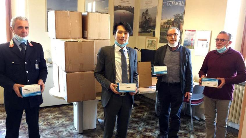 Ventimila mascherine al Comune dall’imprenditore Zhihuk Lin