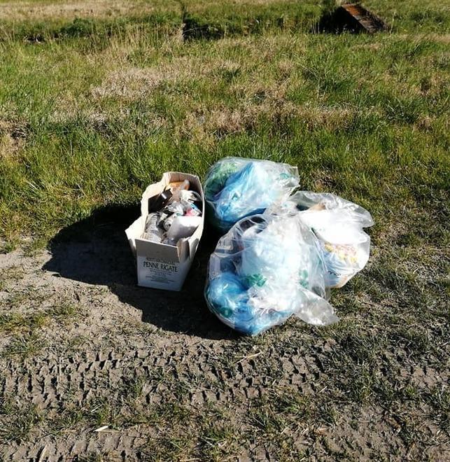 Altri rifiuti abbandonati nei campi di Bondeno