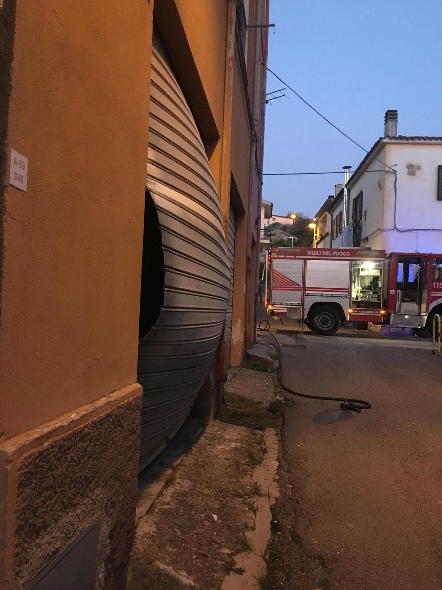 Arzachena, esplosione in una palazzina del centro storico