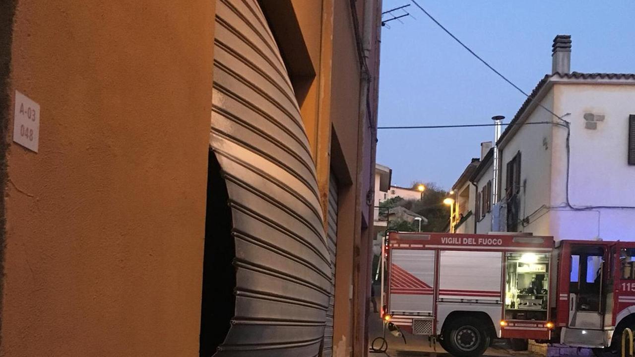 Arzachena, esplosione in una palazzina del centro storico