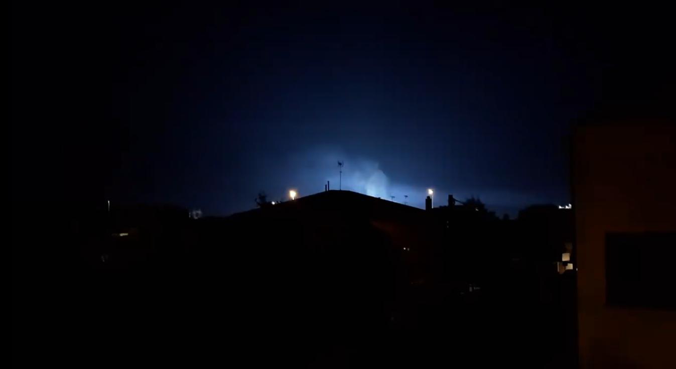 Bagliori dallo stabilimento Solvay, paura nella notte