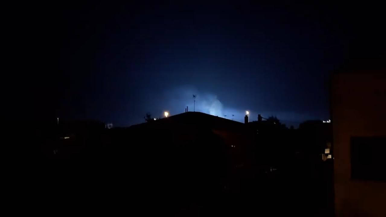 Bagliori dallo stabilimento Solvay, paura nella notte