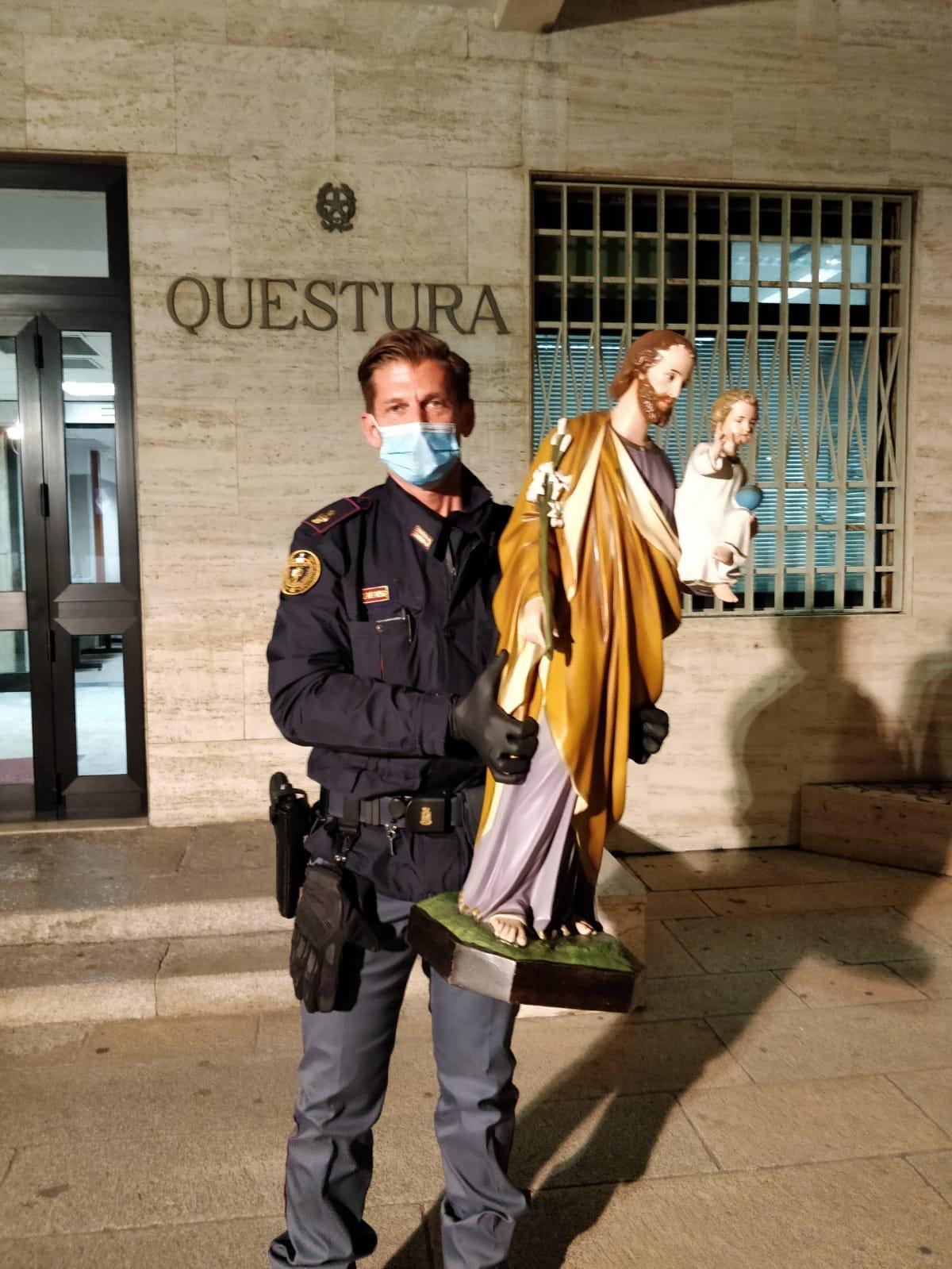 Cagliari, rubata e subito recuperata la statua di San Giuseppe con il bambinello 