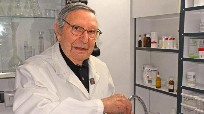 Rodolfo Cocchi, il farmacista di 88 anni che si è messo a produrre gel disinfettante