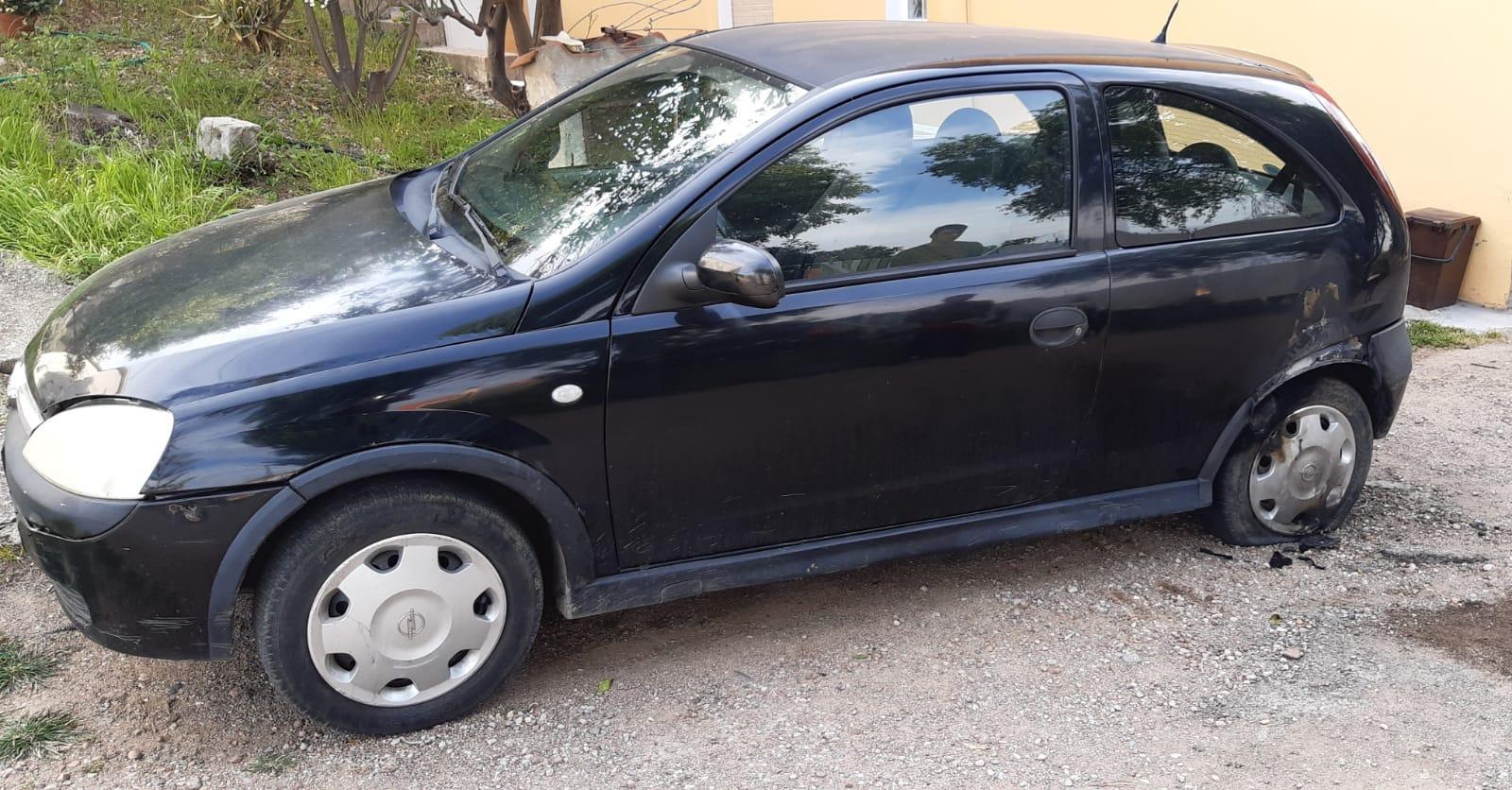 Santa Maria Coghinas, attentato incendiario sull'auto di un disoccupato 