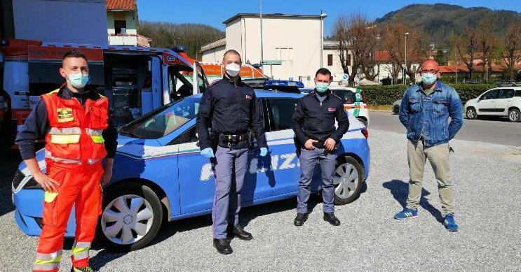 Sanificate le auto della polizia