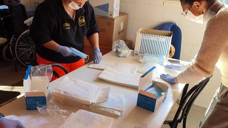 «L’imbarazzo dei nuovi poveri in fila per il pacco spesa»