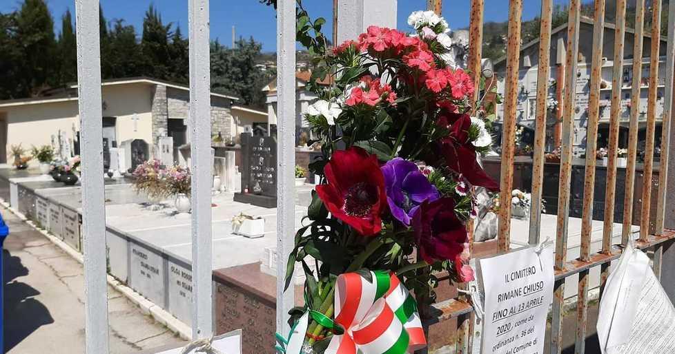 Fiori ai cimiteri di Massarosa