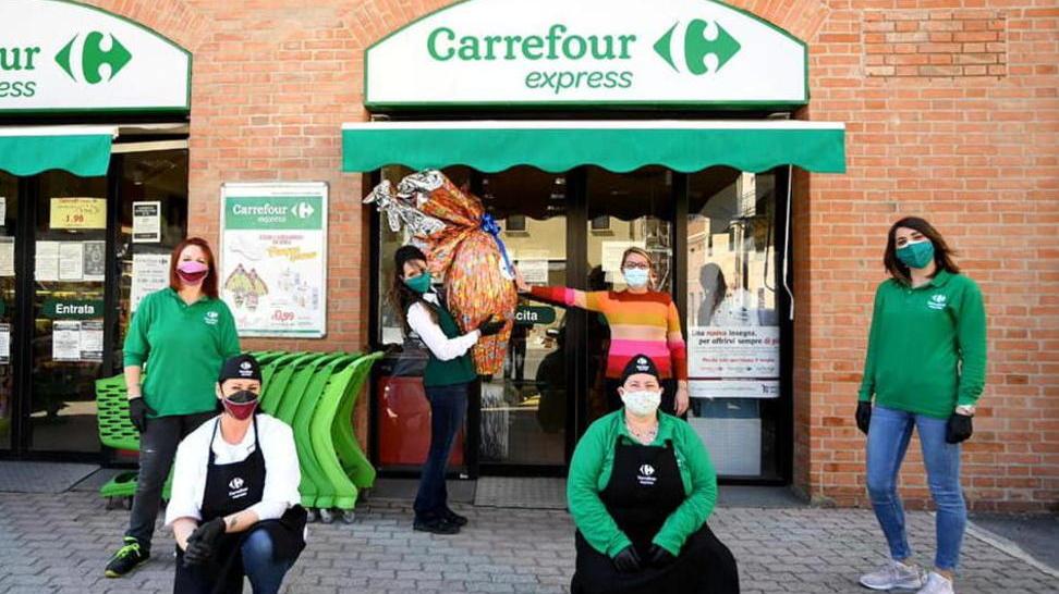 Volontariato in campo per la distribuzione di alimenti e mascherine