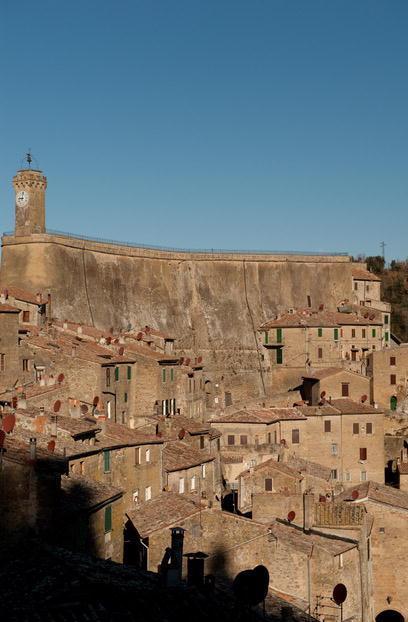 Don Antonio darà la benedizione pasquale affacciato al Masso Leopoldino 