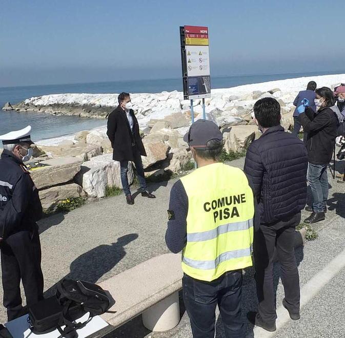 «State a casa, sacrificio indispensabile» Controlli serrati in strada e dal cielo 