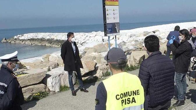 «State a casa, sacrificio indispensabile» Controlli serrati in strada e dal cielo