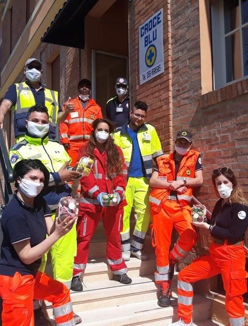 Uova pasquali per i volontari impegnati in prima linea